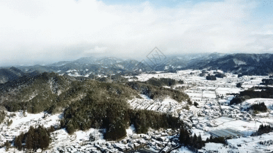 航拍日本高山雪景GIF图片