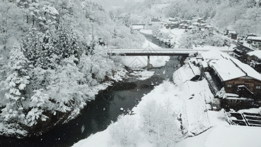 日本航拍航拍日本下雪天白川乡GIF高清图片