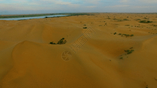 穿越沙漠库布齐沙漠湖泊GIF高清图片