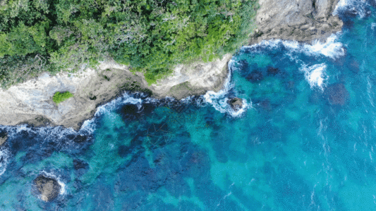 海美女长滩岛海岸礁石边GIF高清图片