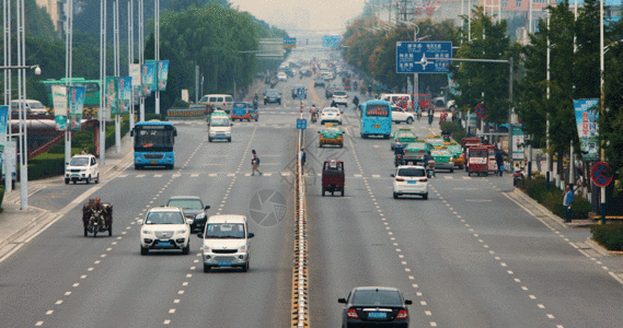 汽车 街景街道交通实拍GIF高清图片