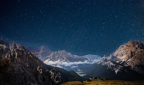 星空背景地面夜景高清图片