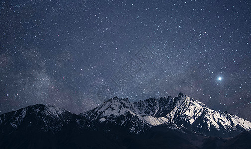雪山峰星空背景设计图片