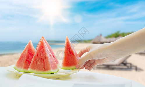 切水果的人夏天西瓜背景设计图片