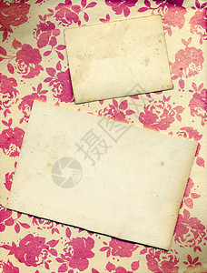 花朵玫瑰背景以旧卡为清晰空间为您自己的信息在图片