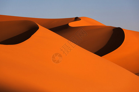 撒哈拉沙漠中的沙丘图片