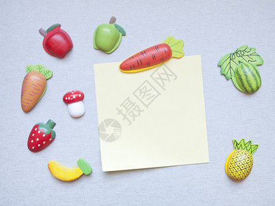 以水果蔬菜和纸为形状图片