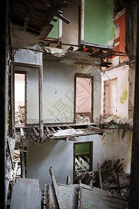 废弃房屋一栋废旧房屋有几层楼图片