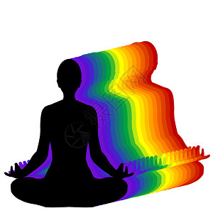 女人坐在瑜伽莲花位置与光环图片