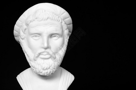 毕达哥拉斯是一个重要的希腊哲学家数学家几何仪和音乐理论家他被黑色背景的图片