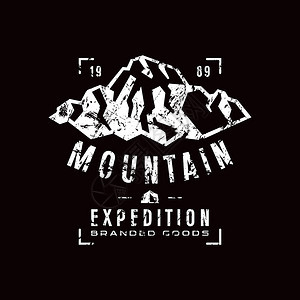 带有破旧纹理的山区探险标签T恤衫的图形设计黑色图片