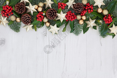 圣诞背景抽象的边界与金星和圆柱形装饰霍利易卜寄生虫松锥和雪覆盖着受图片