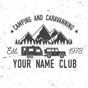 露营者和房车俱乐部矢量图衬衫或标志印刷品邮票或T恤的概念带有露营拖车和山形轮廓的背景图片