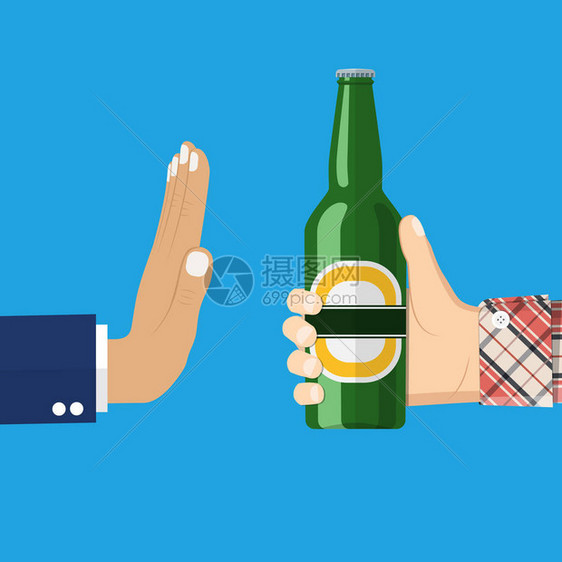 男人愿意用手拿着一瓶啤酒喝图片