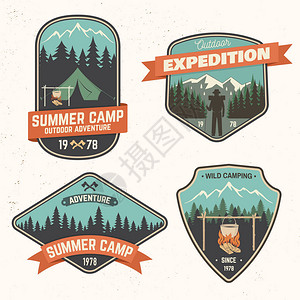 夏令营补丁矢量图衬衫或印刷品邮票或T恤的概念带有露营帐篷锅和山形轮廓的图片