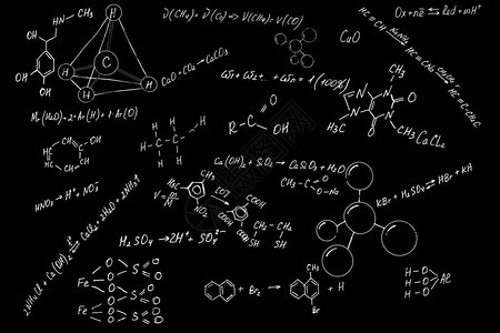黑板背景上的分子模型和公式图片