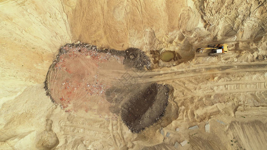 从空中看到的砂矿鸟瞰图图片