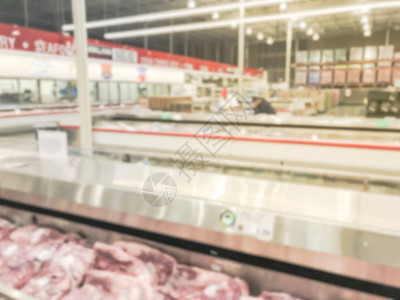 美国批发店的抽象肉类部门很模糊客户购买新鲜生牛肉鸡肉大型露天冰箱里的图片