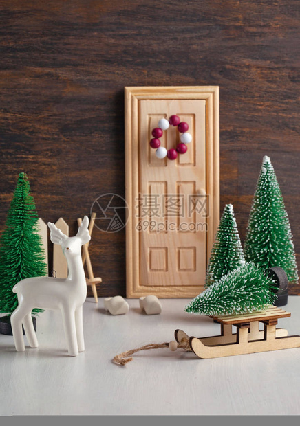 圣诞背景与带有凋零场景的微型玩具季节圣诞节新年和冬季图片