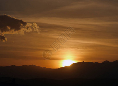 金色的夕阳天空抽象图片