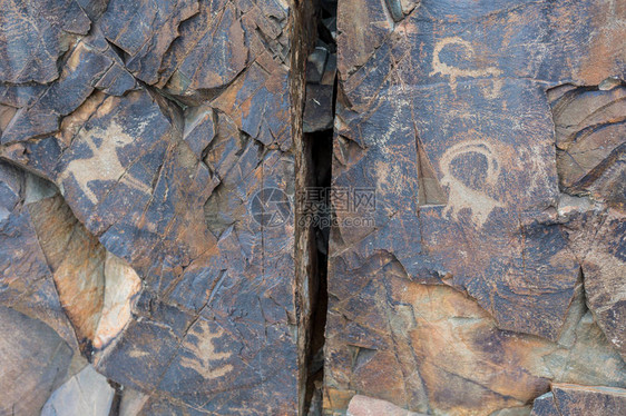 哈萨克斯坦TamgalyTash的Petroglyph图片
