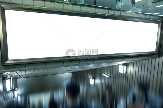 扶梯上的大型空白广告牌城市里图片