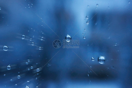 水滴抽象的蓝色下雨背景图片