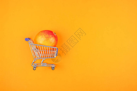 购物车中的芒果水背景图片