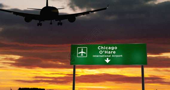 飞机剪影降落在美国伊利诺伊州芝加哥奥黑尔与机场方向牌和日落的城市到达在背景中旅行和运输概念图片
