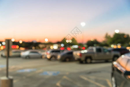 美国德克萨斯州休斯顿现代购物中心的抽象模糊停车场图片
