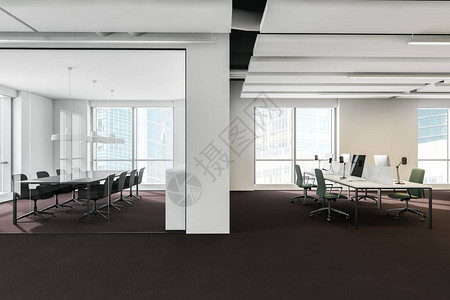 紧凑型会议室内部有白色墙壁棕色地毯板和带椅子的灰色桌子图片