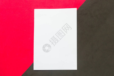 红纸和黑色几何纸背景上的背景图片