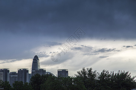 雨后城市背景图片