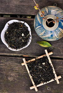 中国红茶陶瓷中的茶叶背景