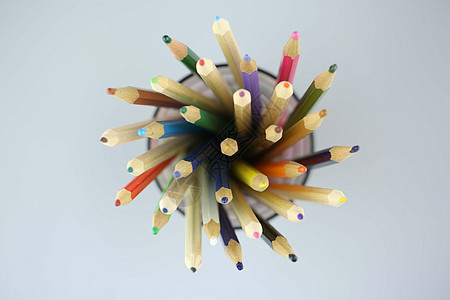 笔筒里的旋转铅笔创意背景图片