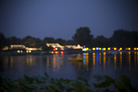 温暖模糊的夜景古城背景图片