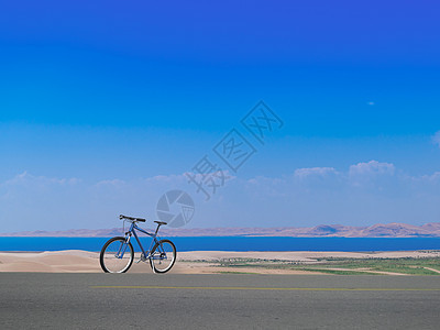 环青海湖骑行背景图片