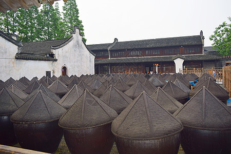 古代发酵大酱的酱缸图片