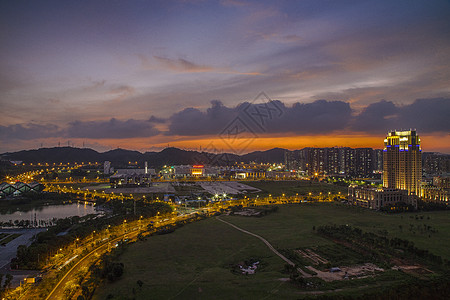 火烧云的城市背景图片