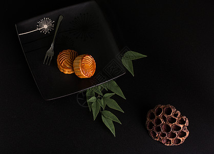 桂花厨房中秋传统美食月饼摆拍黑色背景背景