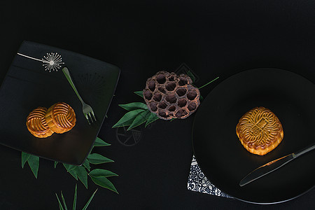 中秋节传统美食月饼摆拍背景图片