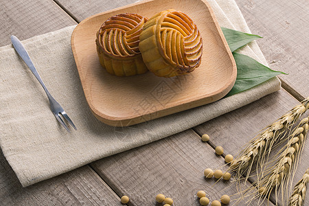 梅干月饼中秋节传统美食月饼摆拍背景