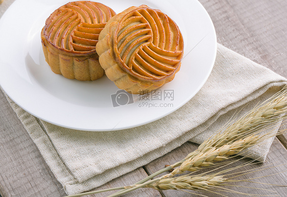 中秋节传统美食月饼摆拍图片