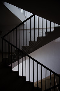 楼梯间的光影背景图片