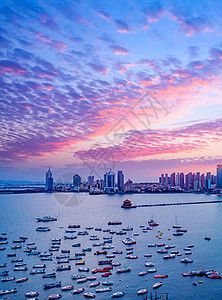 日落海湾妖媚的紫色云彩图片