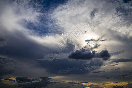 乌云蔽日背景图片