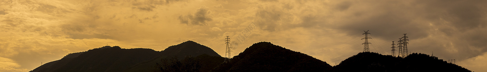 黄昏的山背景图片