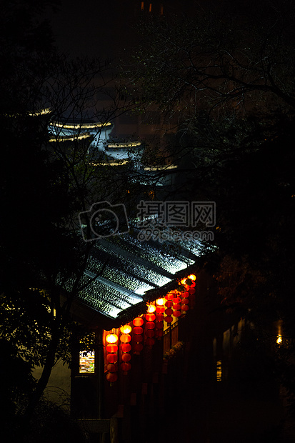 雪样的屋顶图片