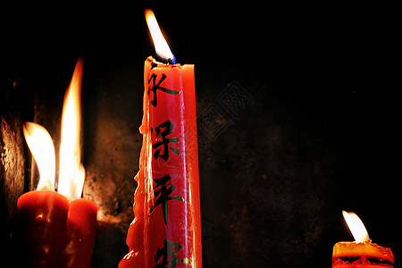 红色火光燃烧的蜡烛背景