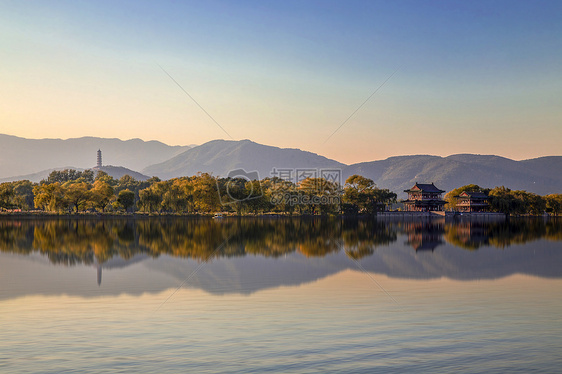 秋景·颐和园昆明湖图片